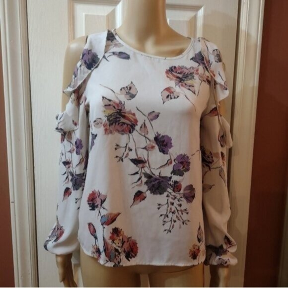 one clothing Tops - One clothing women's size small open shoulder floral blouse shirt top